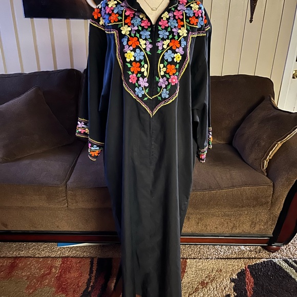 Ramona Rull” Kaftan Lounge Dress~Size Medium - Picture 5 of 15